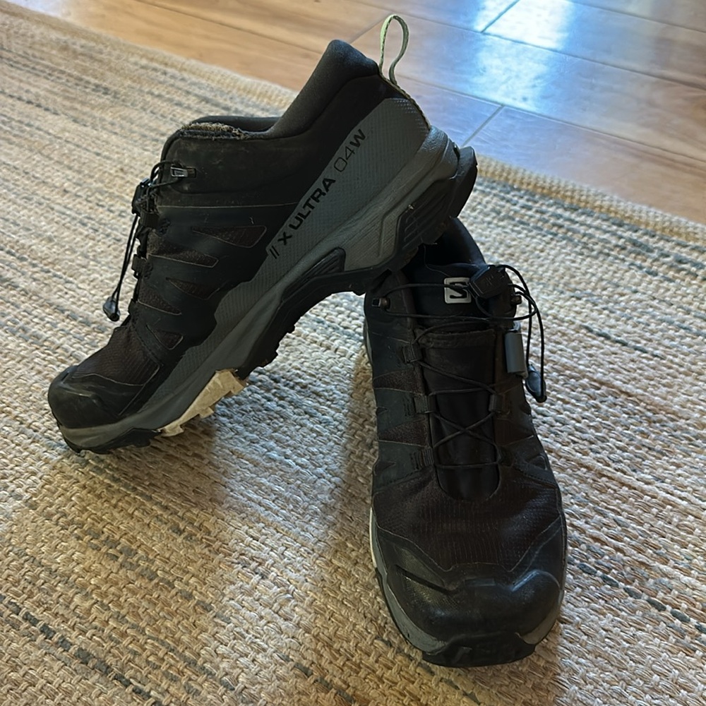 Salomon hikers- women’s size 8 good condition